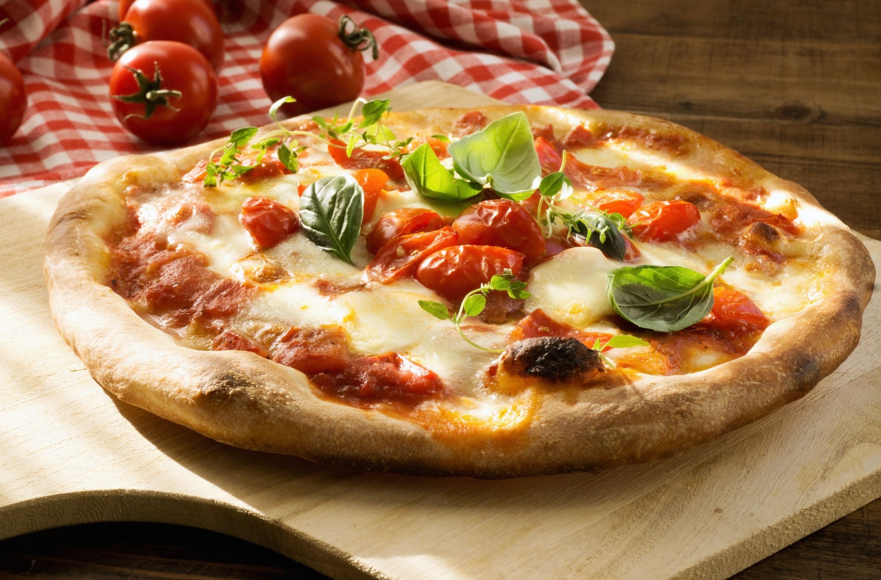 89754308 - fresh homemade italian pizza margherita