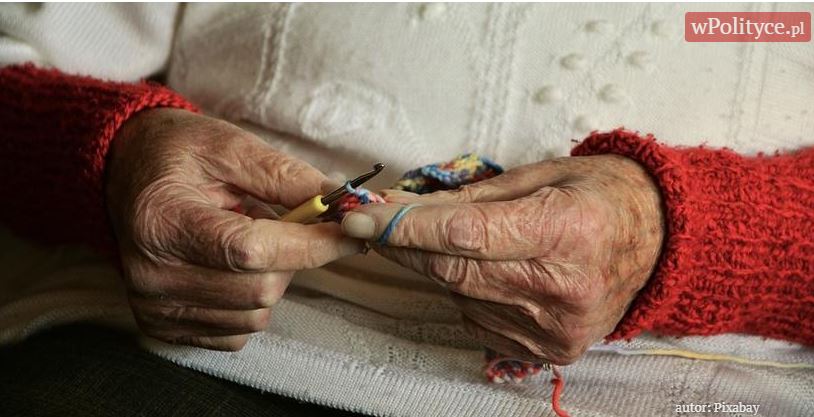 Świadczenie honorowe ZUS dla stuletnich seniorów. Najstarsza beneficjentka ma 112 lat